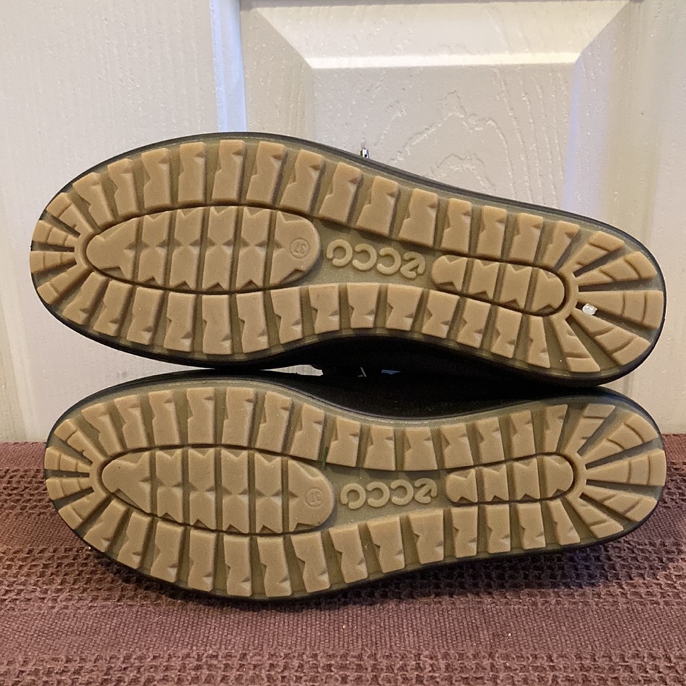 Euc Ecco Boots - image 2